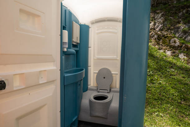Best Porta potty delivery and setup  in Westlake, OH